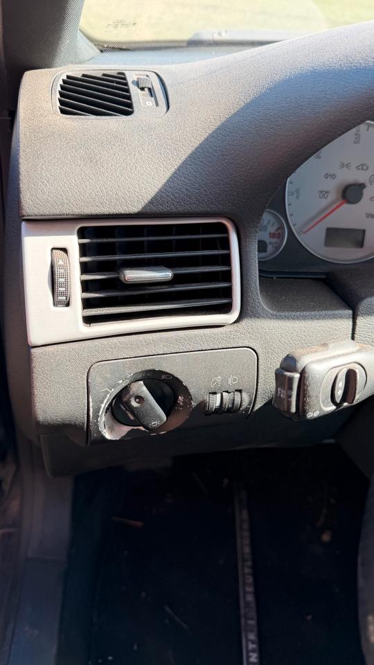 Audi A6 2004 — interior