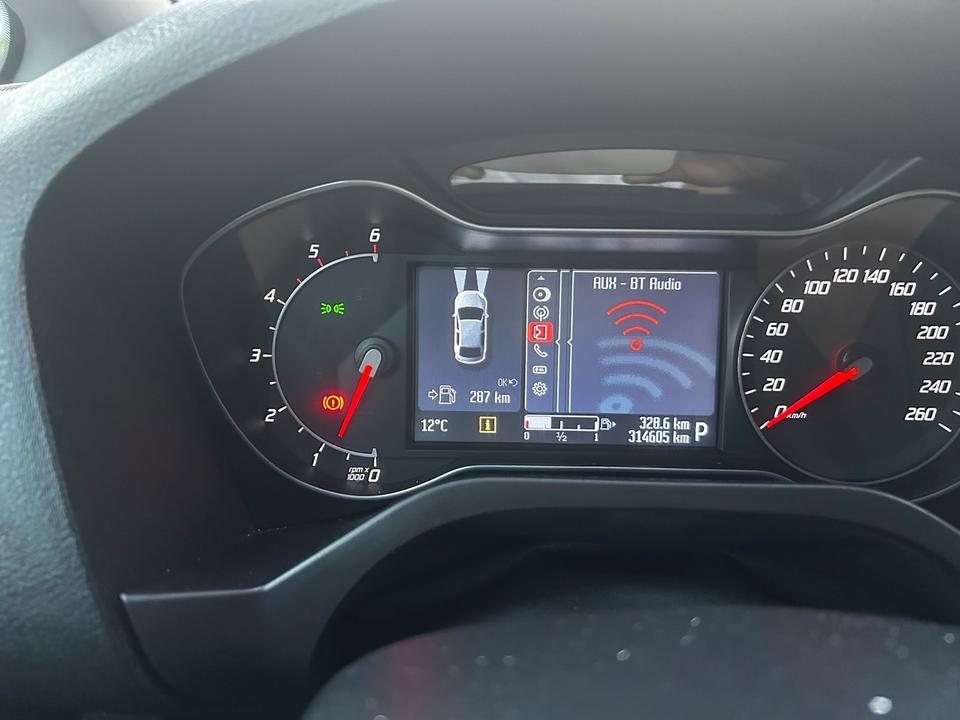 Ford C-Max 2011 — photo 10
