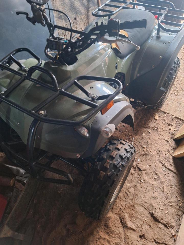 Adly-Moto 150 ccm quad