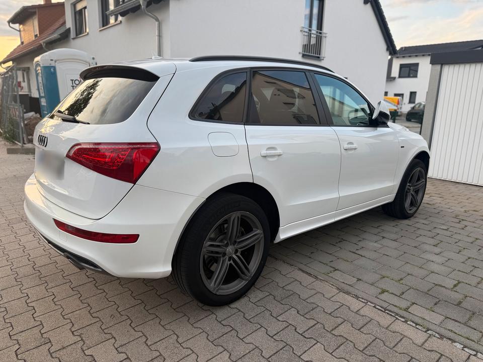 Audi Q5 2011 — engine