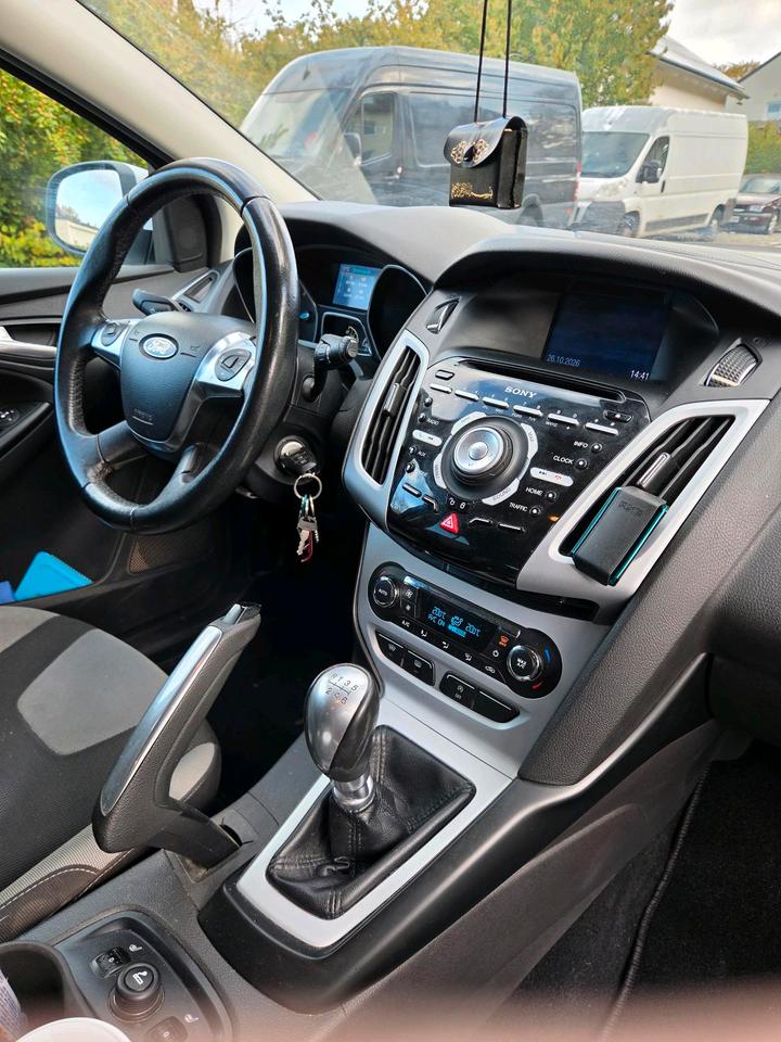 Ford Focus 2013 — interior