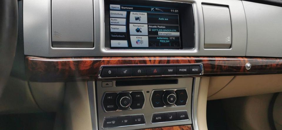 Jaguar XF 2015 — photo 10