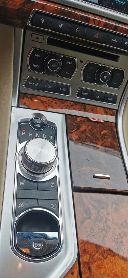Jaguar XF 2015 — photo 13