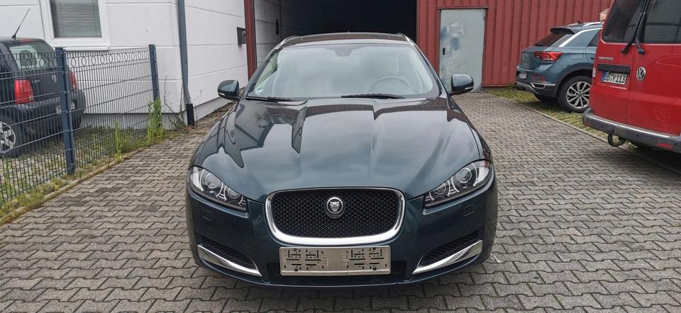 Jaguar XF 2015 — rear view