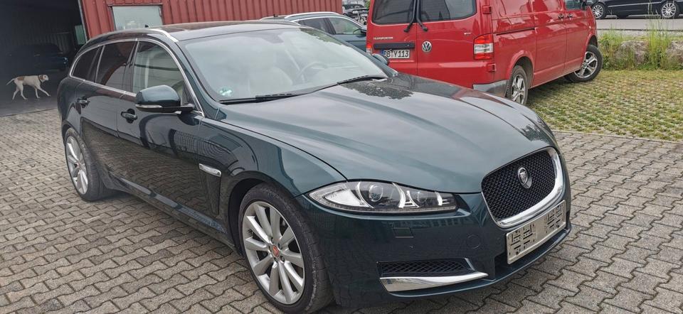 Jaguar XF 2015 — interior