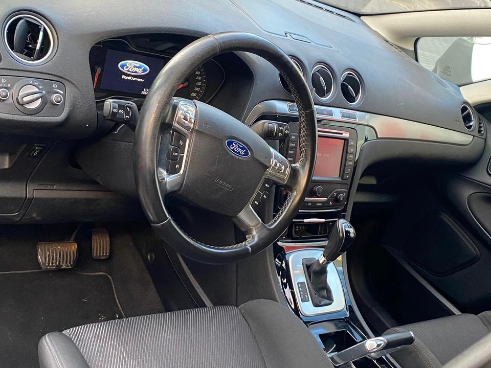 Ford S-Max 2011 — photo 11