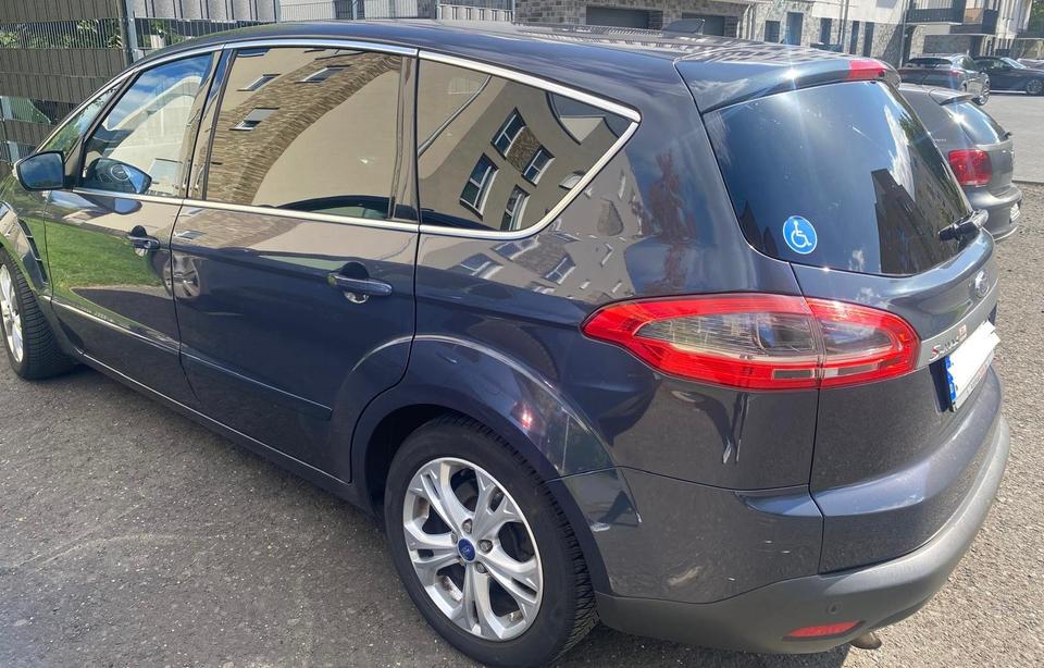 Ford S-Max 2011 — interior
