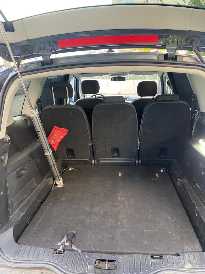 Ford S-Max 2011 — photo 8