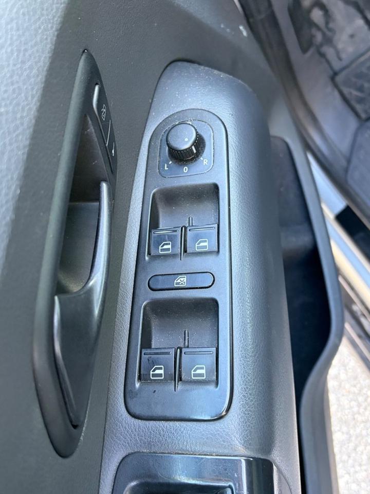 Volkswagen Amarok 2011 — photo 20