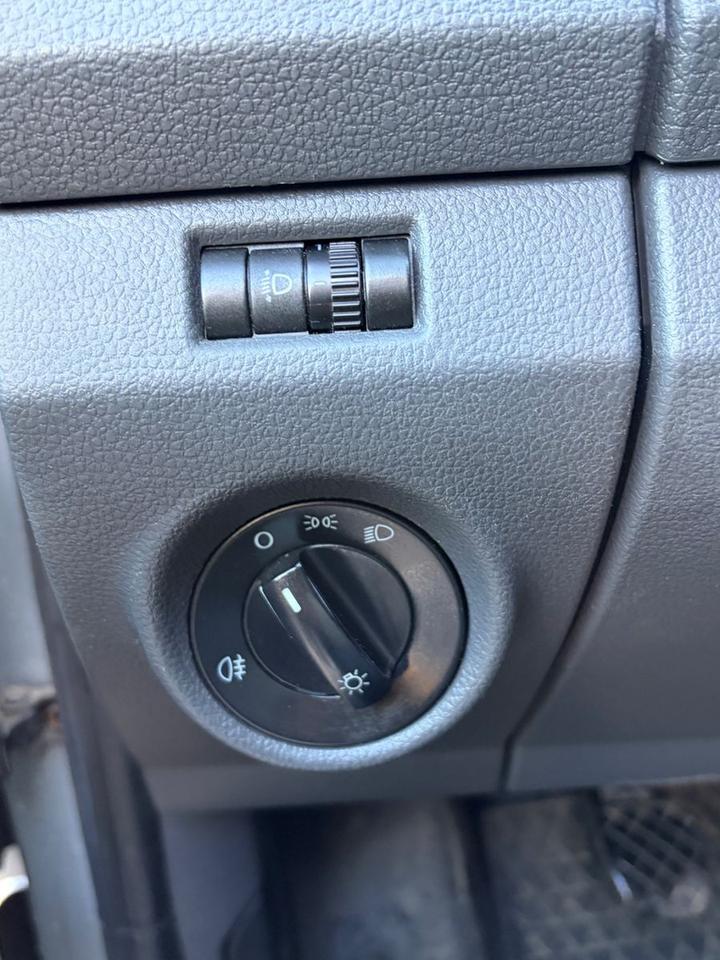 Volkswagen Amarok 2011 — photo 21