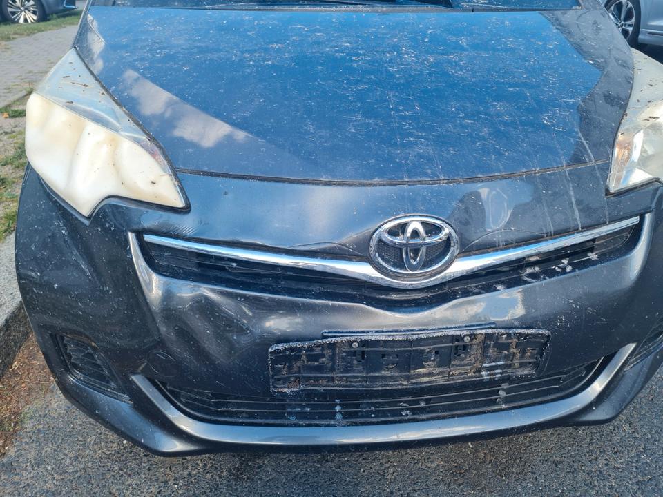 Toyota Verso 2011 — engine