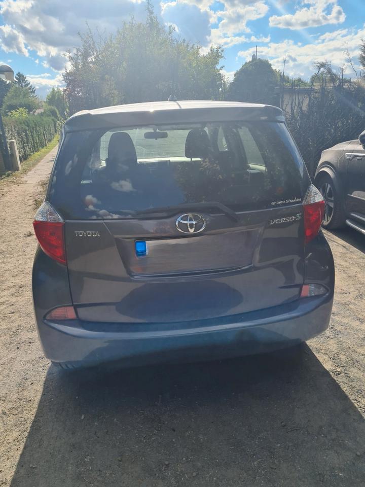 Toyota Verso 2011 — photo 8
