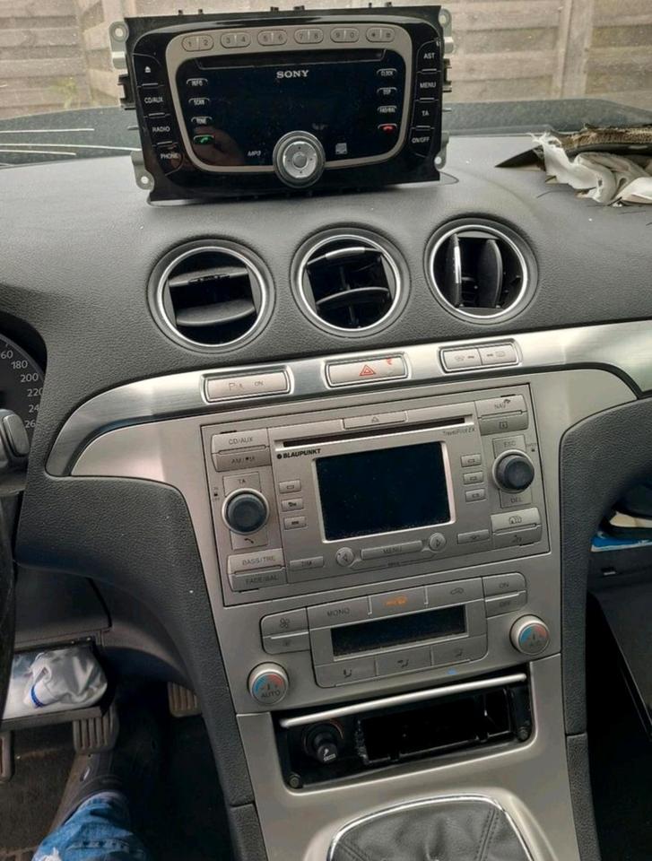 Ford S-Max 2010 — interior