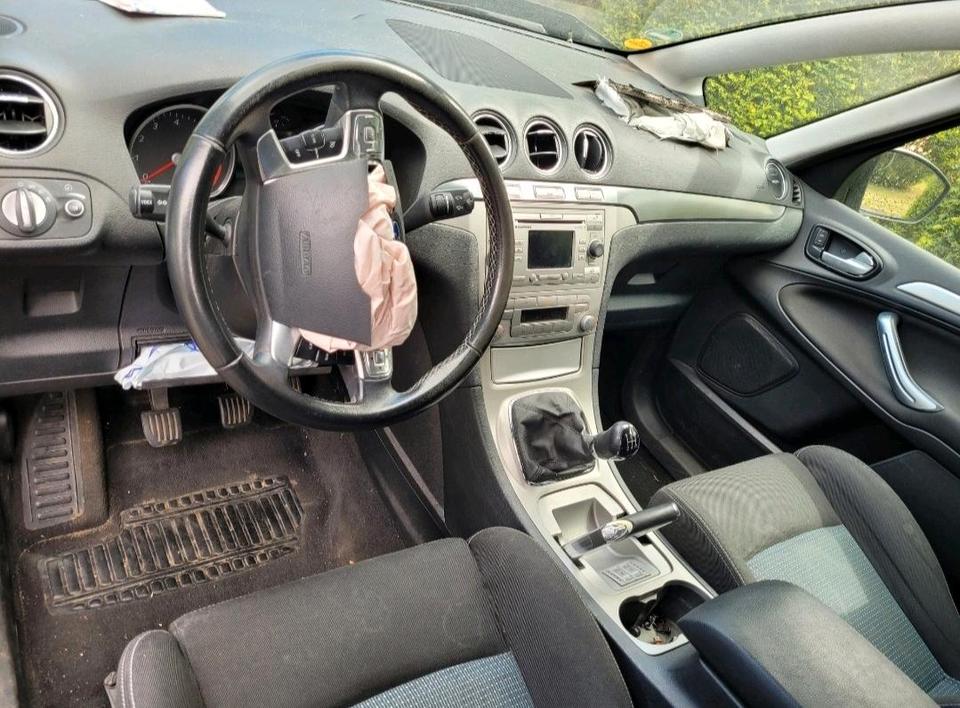 Ford S-Max 2010 — photo 8
