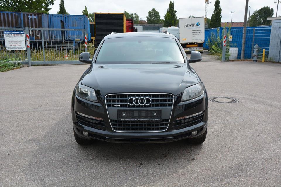Audi Q7 2006 — rear view