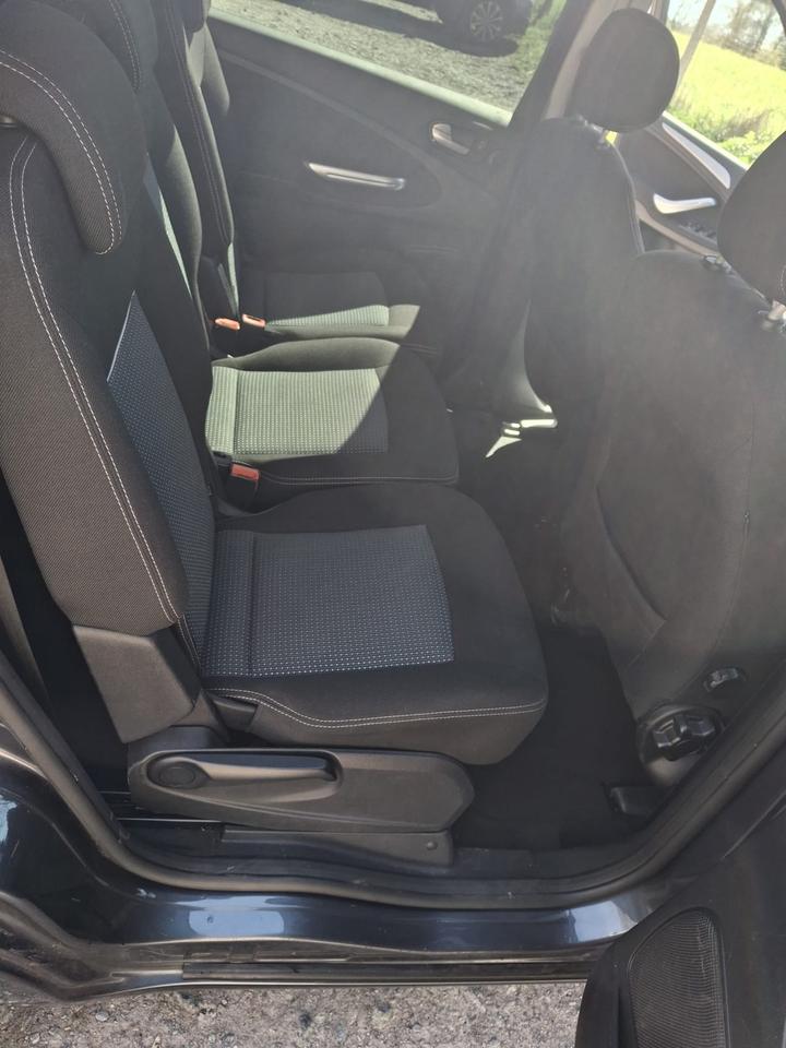 Ford S-Max 2010 — photo 7