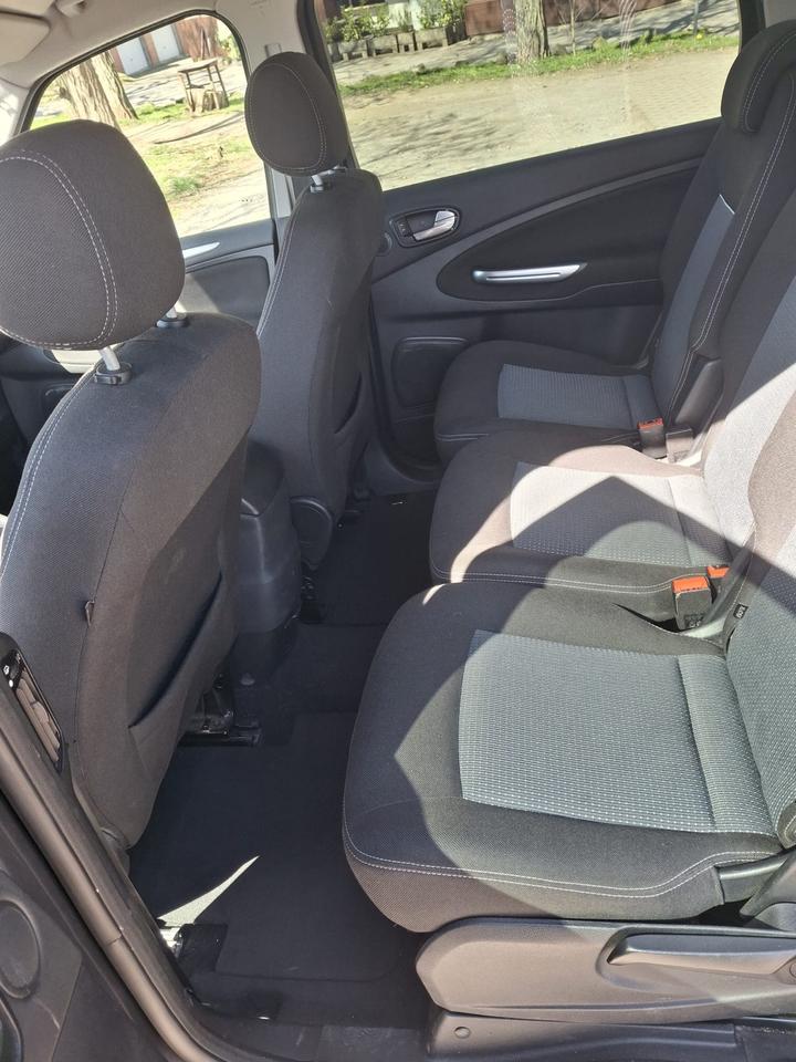 Ford S-Max 2010 — photo 8