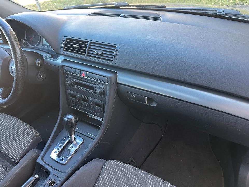 Audi A4 2005 — interior