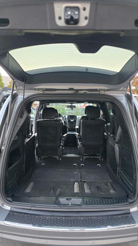 Lancia Voyager 2015 — фото 11