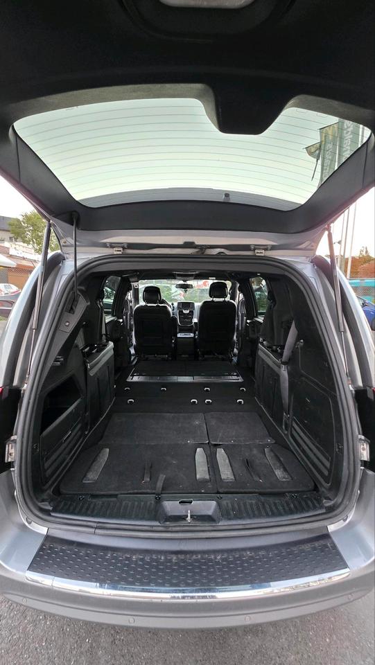 Lancia Voyager 2015 — фото 12