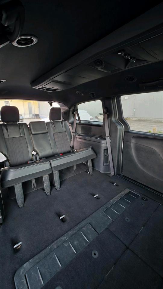 Lancia Voyager 2015 — фото 19