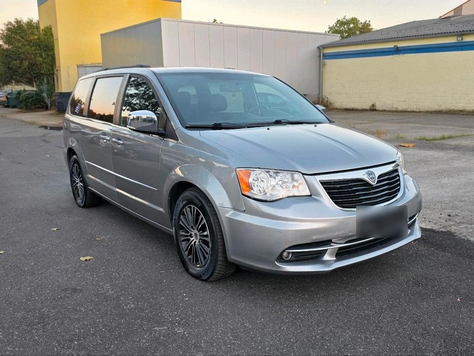 Lancia Voyager 2015 — вигляд ззаду