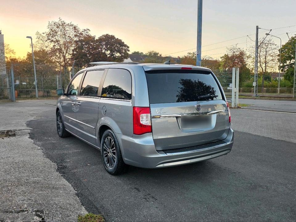 Lancia Voyager 2015 — двигун