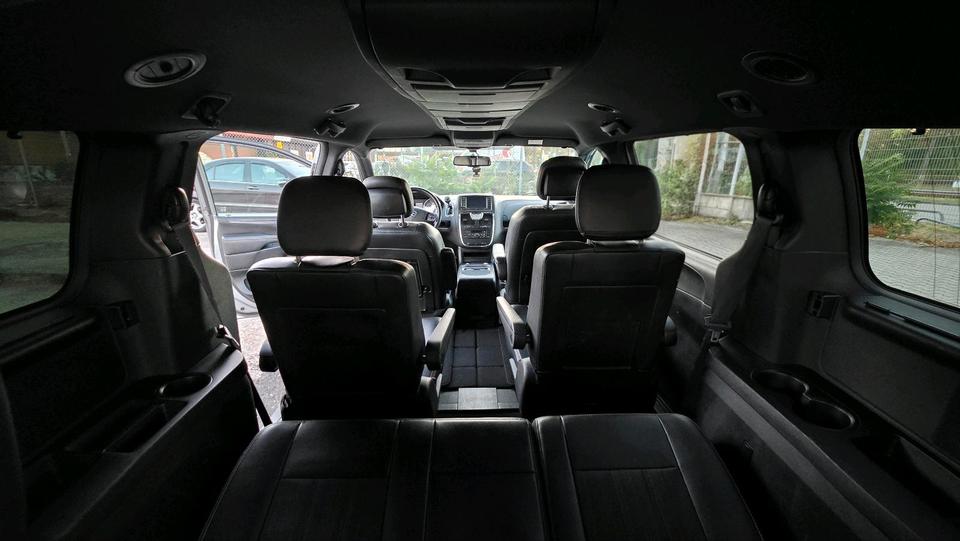 Lancia Voyager 2015 — фото 9