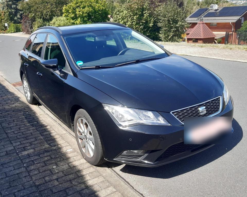 Seat Leon 2015 — вигляд ззаду