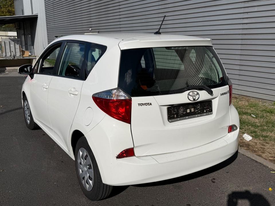 Toyota Verso 2011 — photo 10