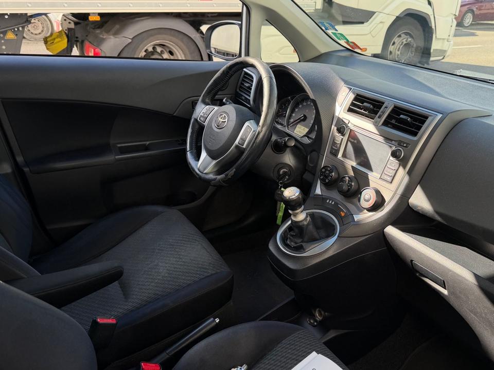 Toyota Verso 2011 — photo 5