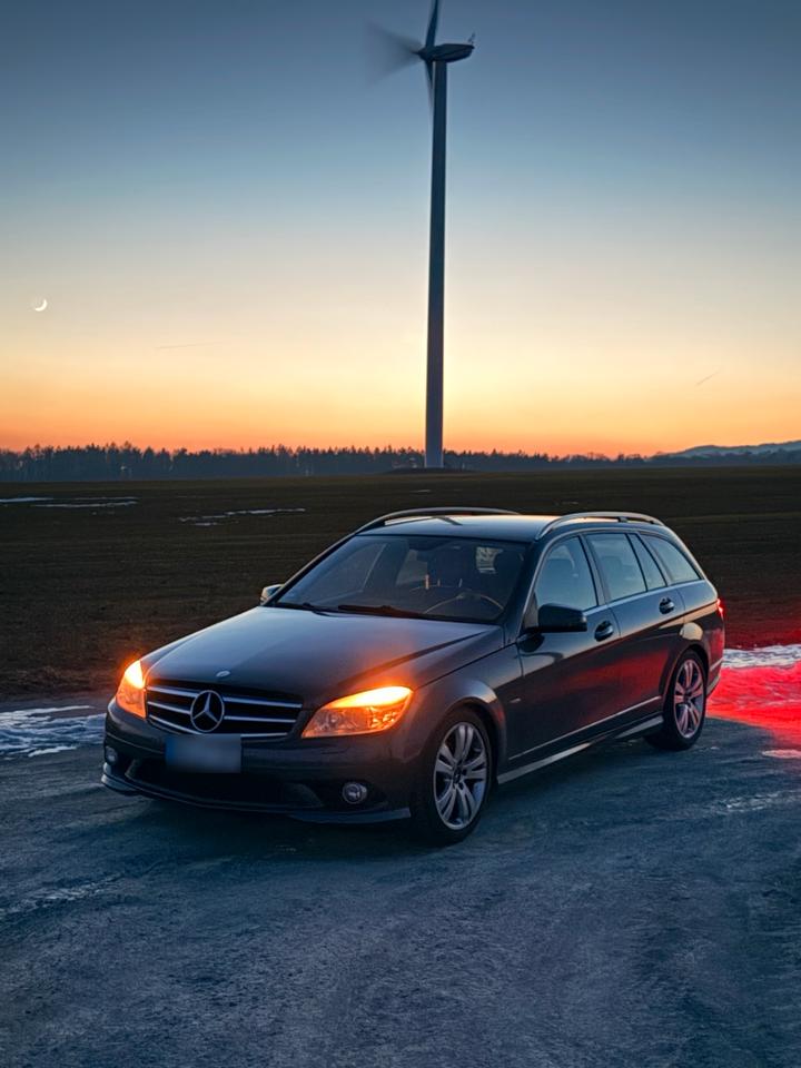 Mercedes Benz C 220 2009 — вигляд ззаду
