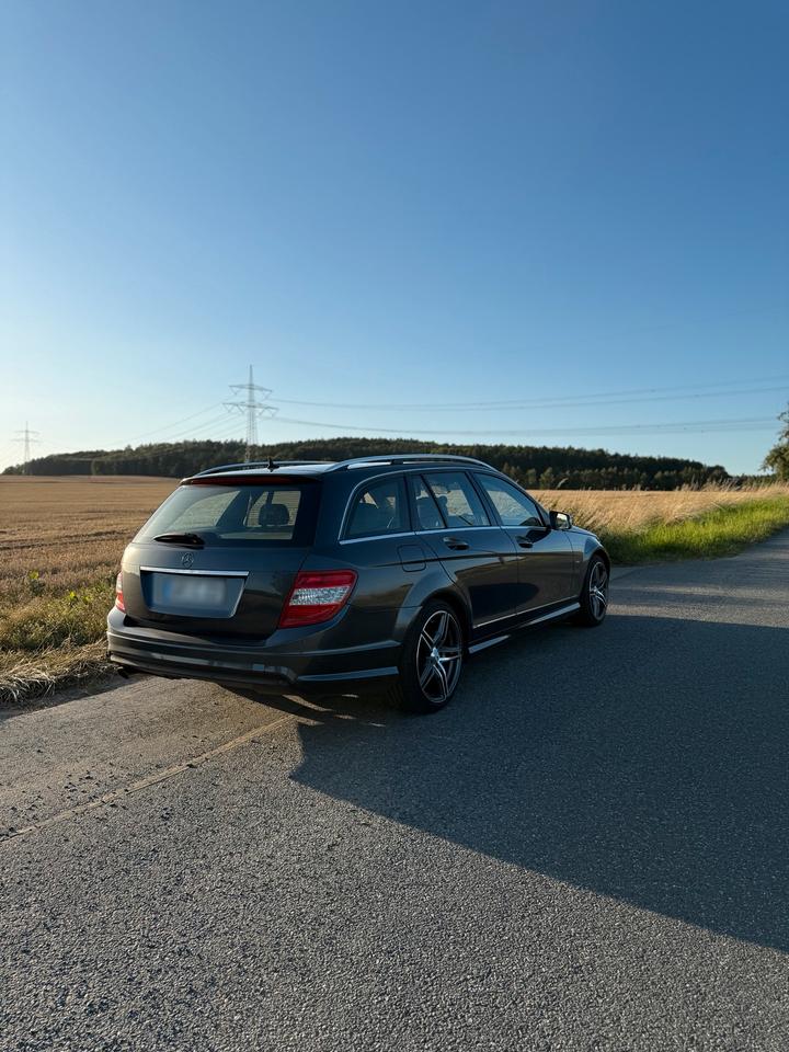 Mercedes Benz C 220 2009 — салон