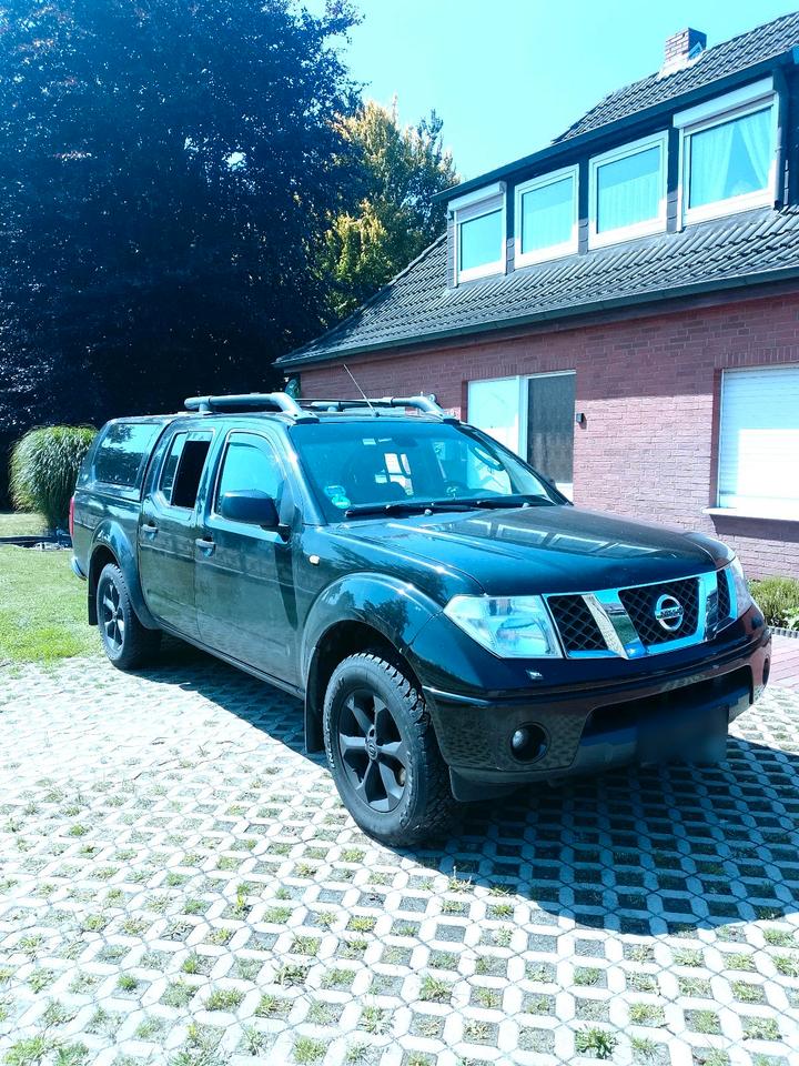 Nissan Navara 2007 — rear view
