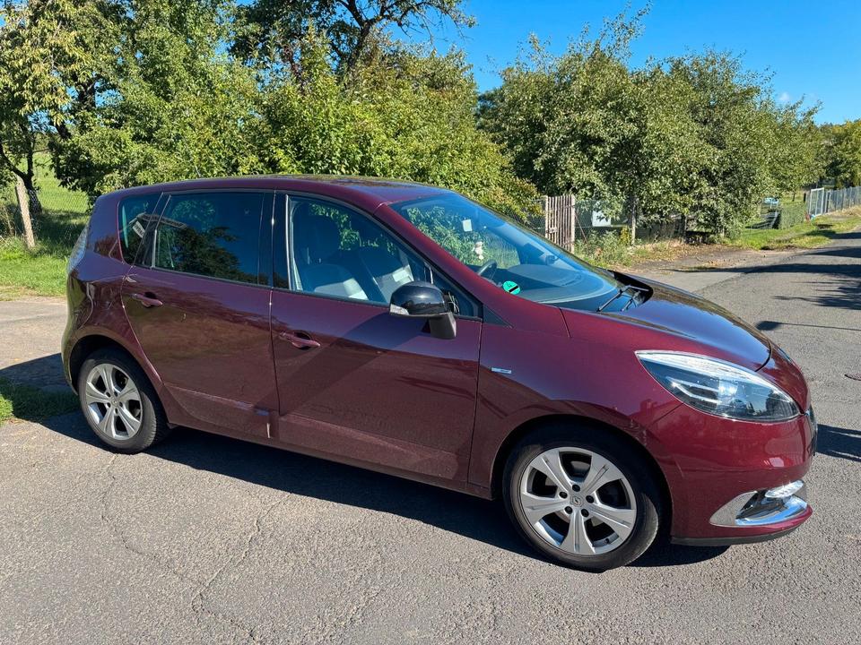 Renault Scenic 2012 — двигун