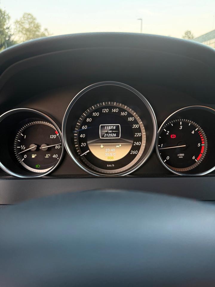 Mercedes Benz C 200 2012 — photo 9