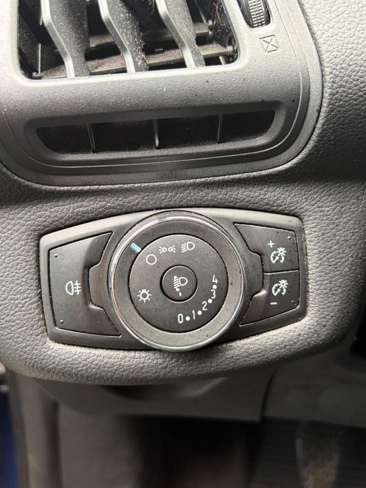 Ford B-Max 2015 — photo 20