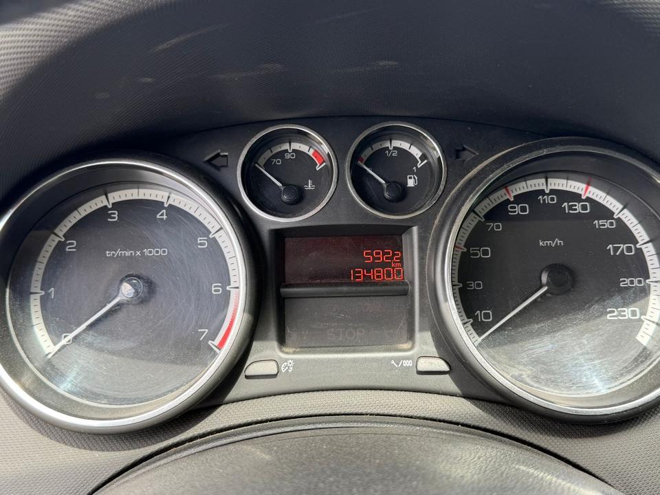 Peugeot 308 2012 — photo 11