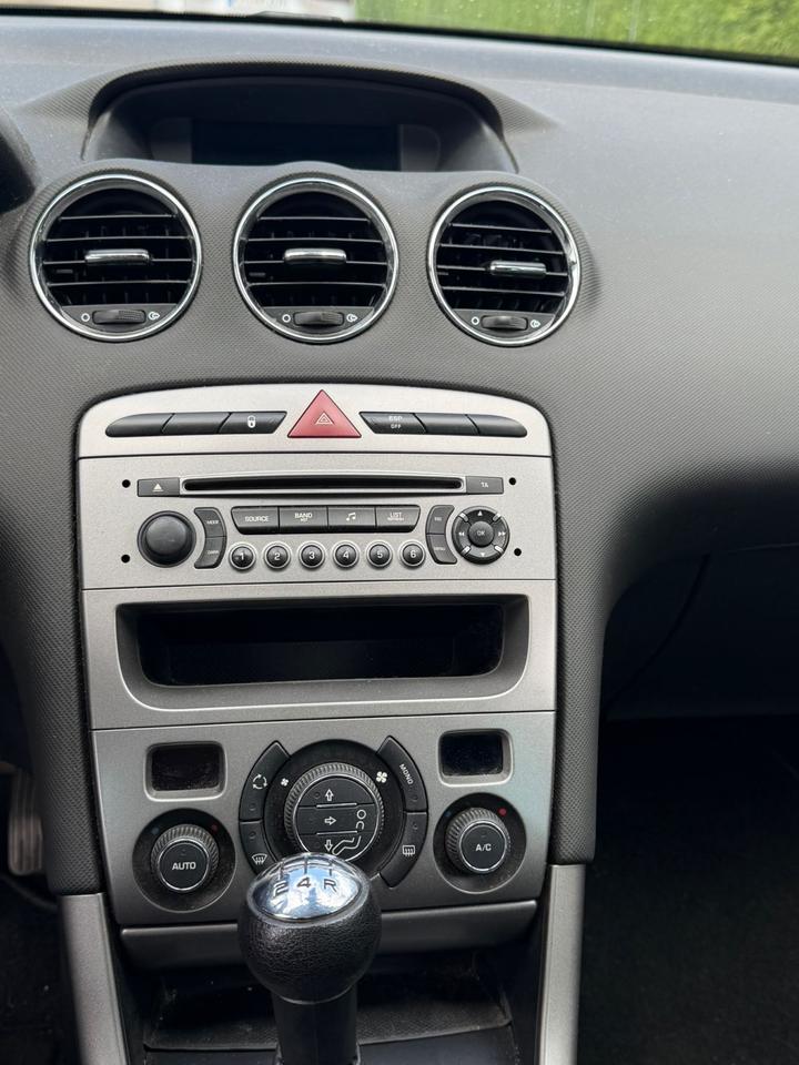 Peugeot 308 2012 — photo 14