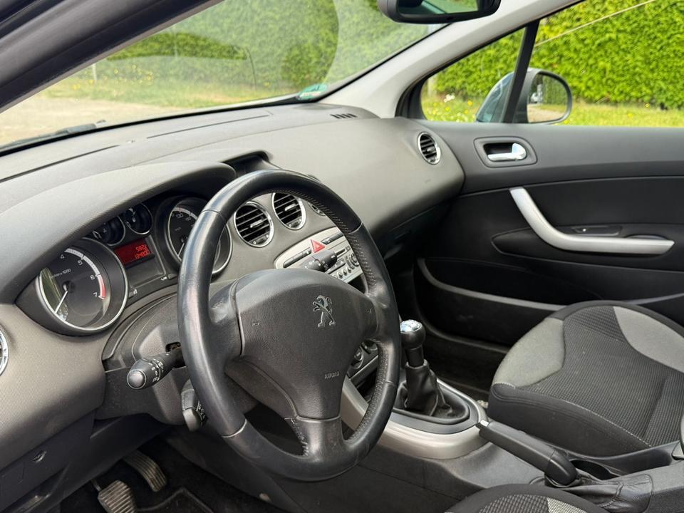 Peugeot 308 2012 — photo 6