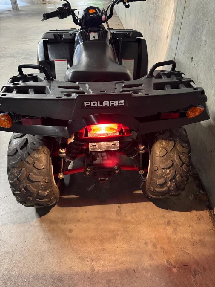 Weitere Motorräder Quad Polaris 2008 — engine 300 ccm