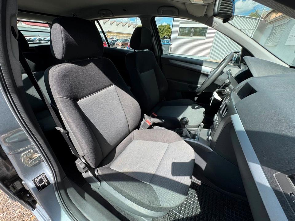 Opel Astra 2005 — photo 10