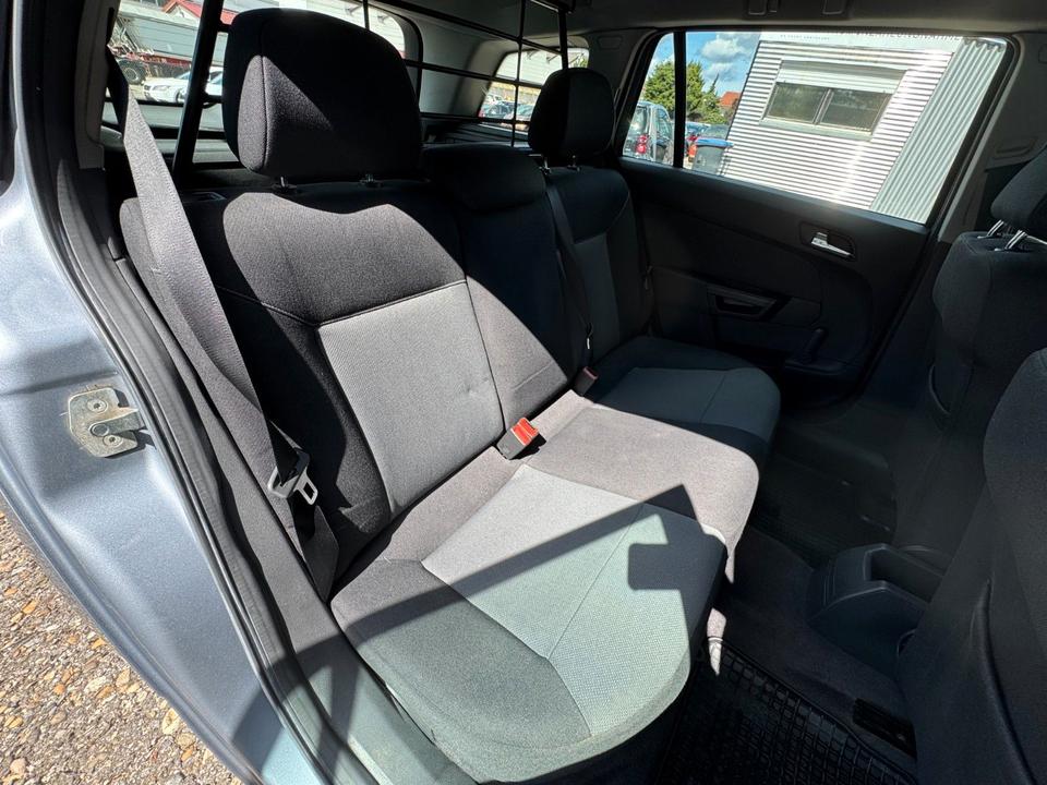 Opel Astra 2005 — photo 12