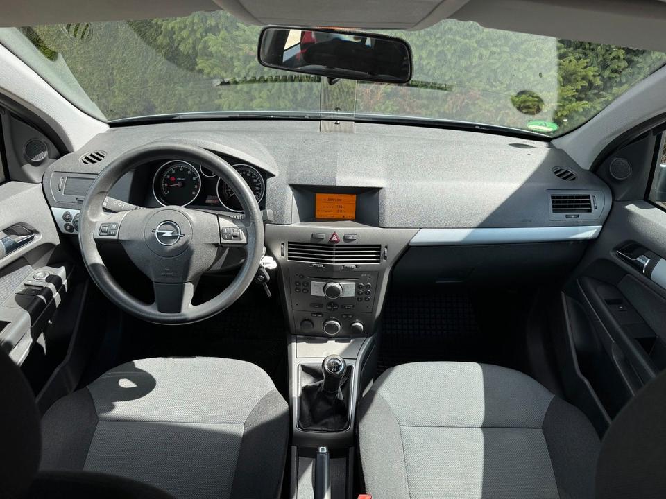 Opel Astra 2005 — photo 13