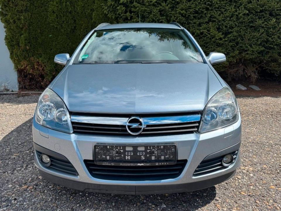 Opel Astra 2005 — rear view