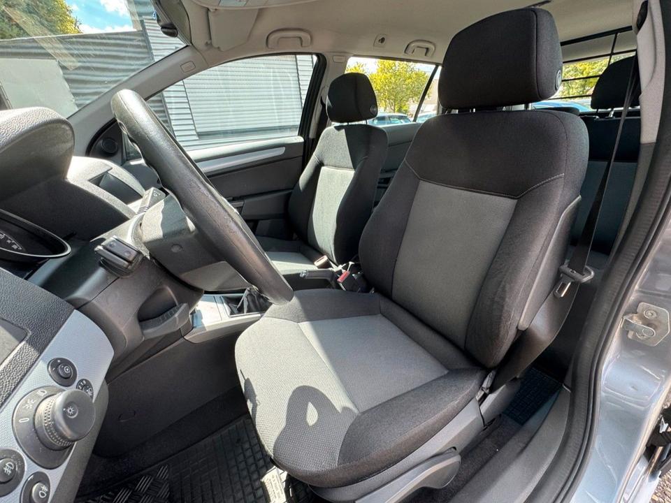 Opel Astra 2005 — photo 9
