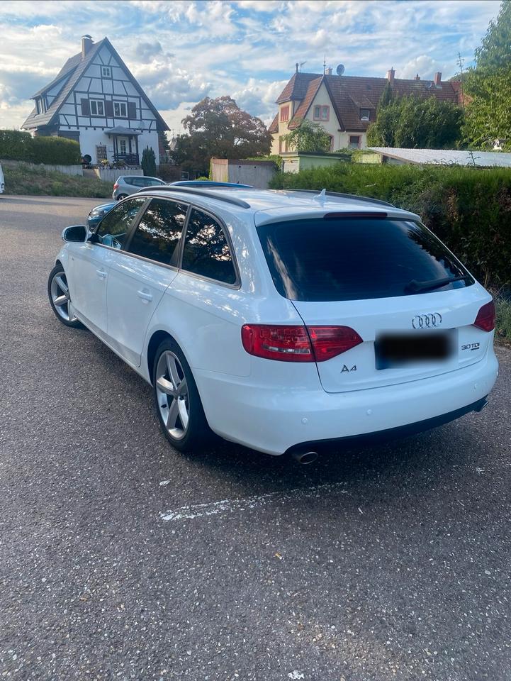 Audi A4 2010 — engine