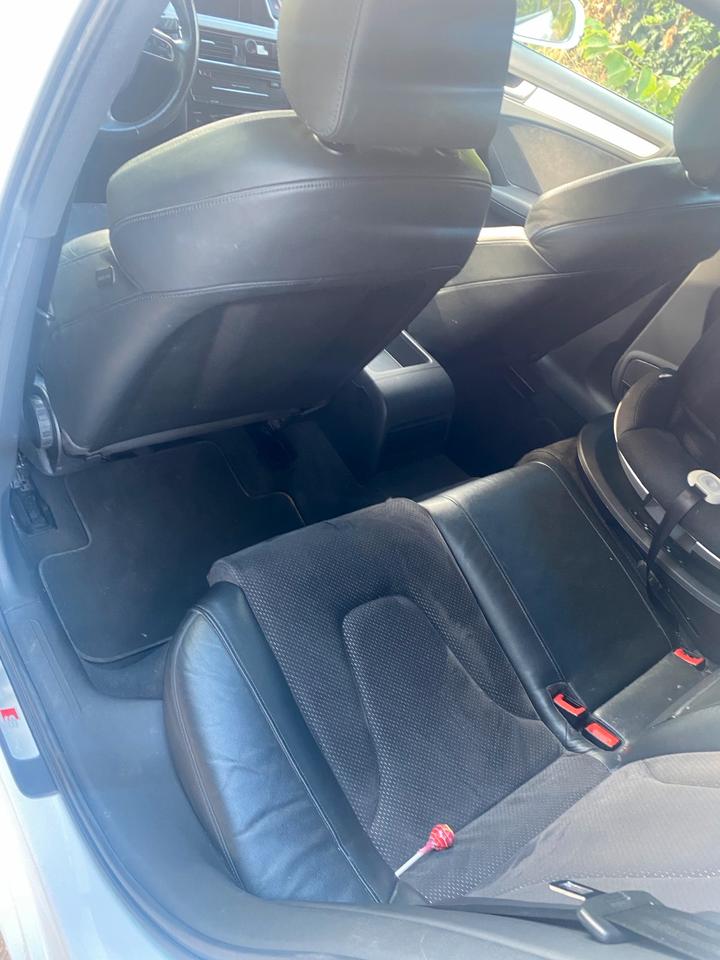 Audi A4 2010 — photo 8