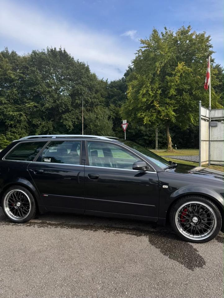 Audi A4 2004 — rear view
