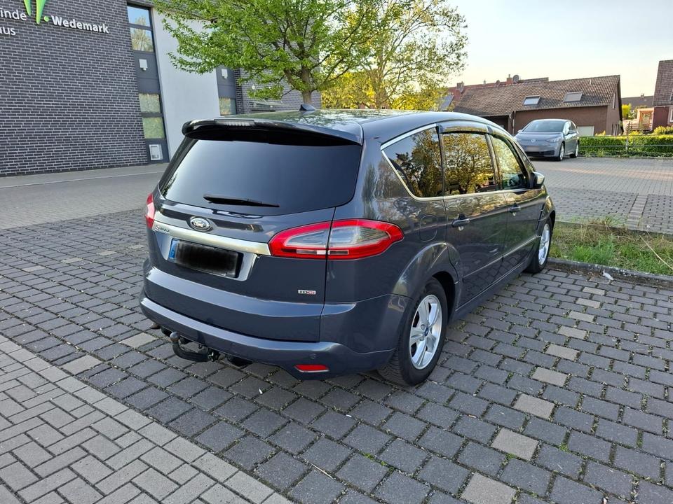 Ford S-Max 2011 — rear view